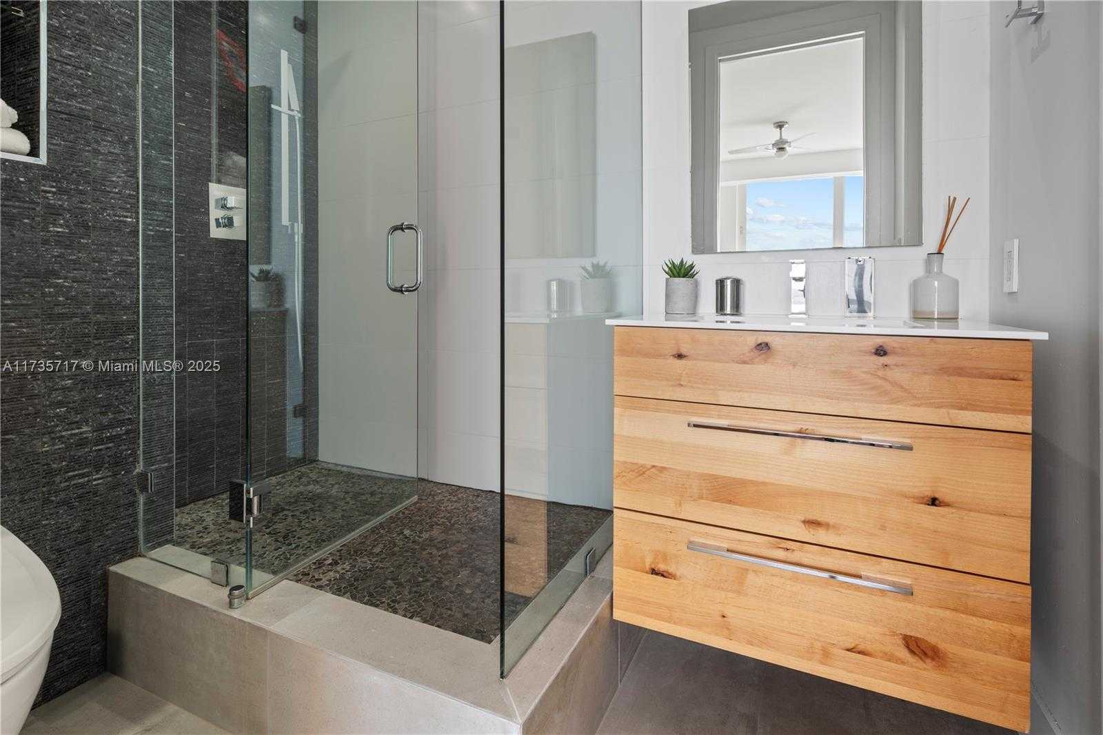 Small Image of 10 VENETIAN WAY #2404, Miami Beach Number 24