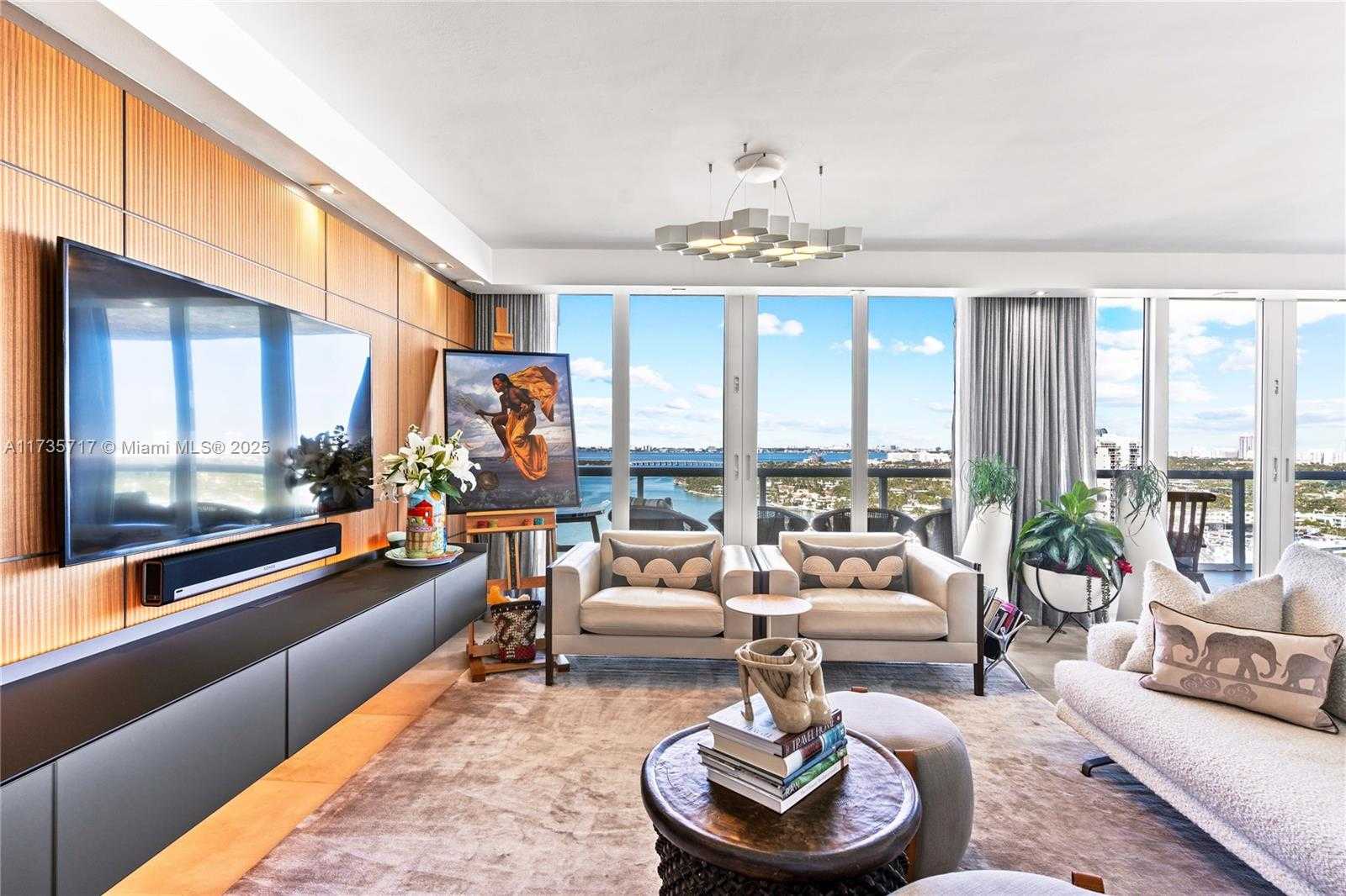 Small Image of 10 VENETIAN WAY #2404, Miami Beach Number 3
