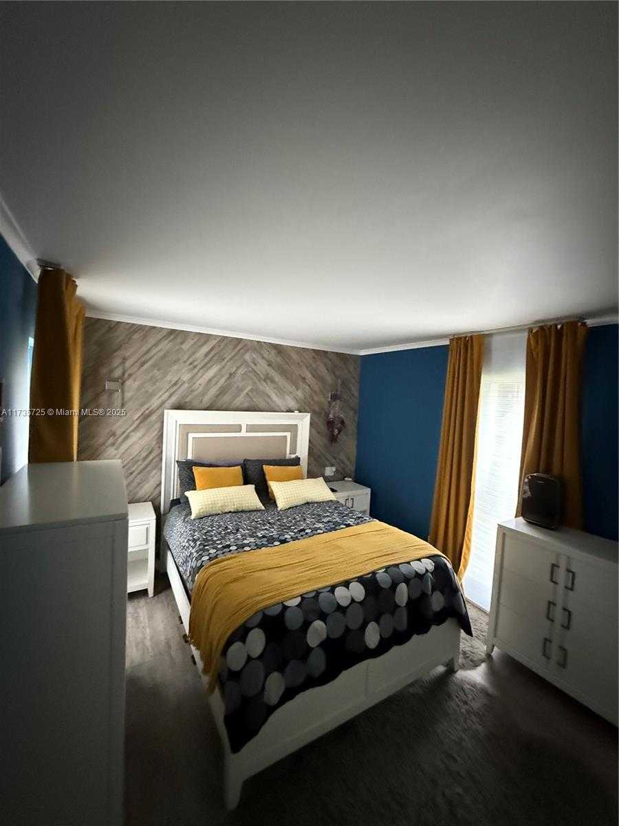 Small Image of 5274 NE 6th Ave, Fort Lauderdale, FL 33334, USA Number 12
