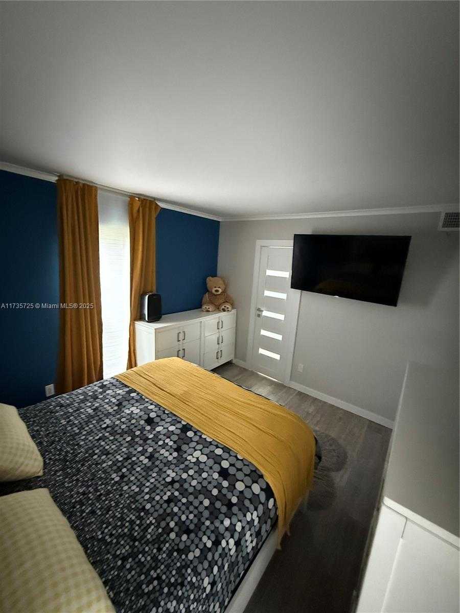 Small Image of 5274 NE 6th Ave, Fort Lauderdale, FL 33334, USA Number 13