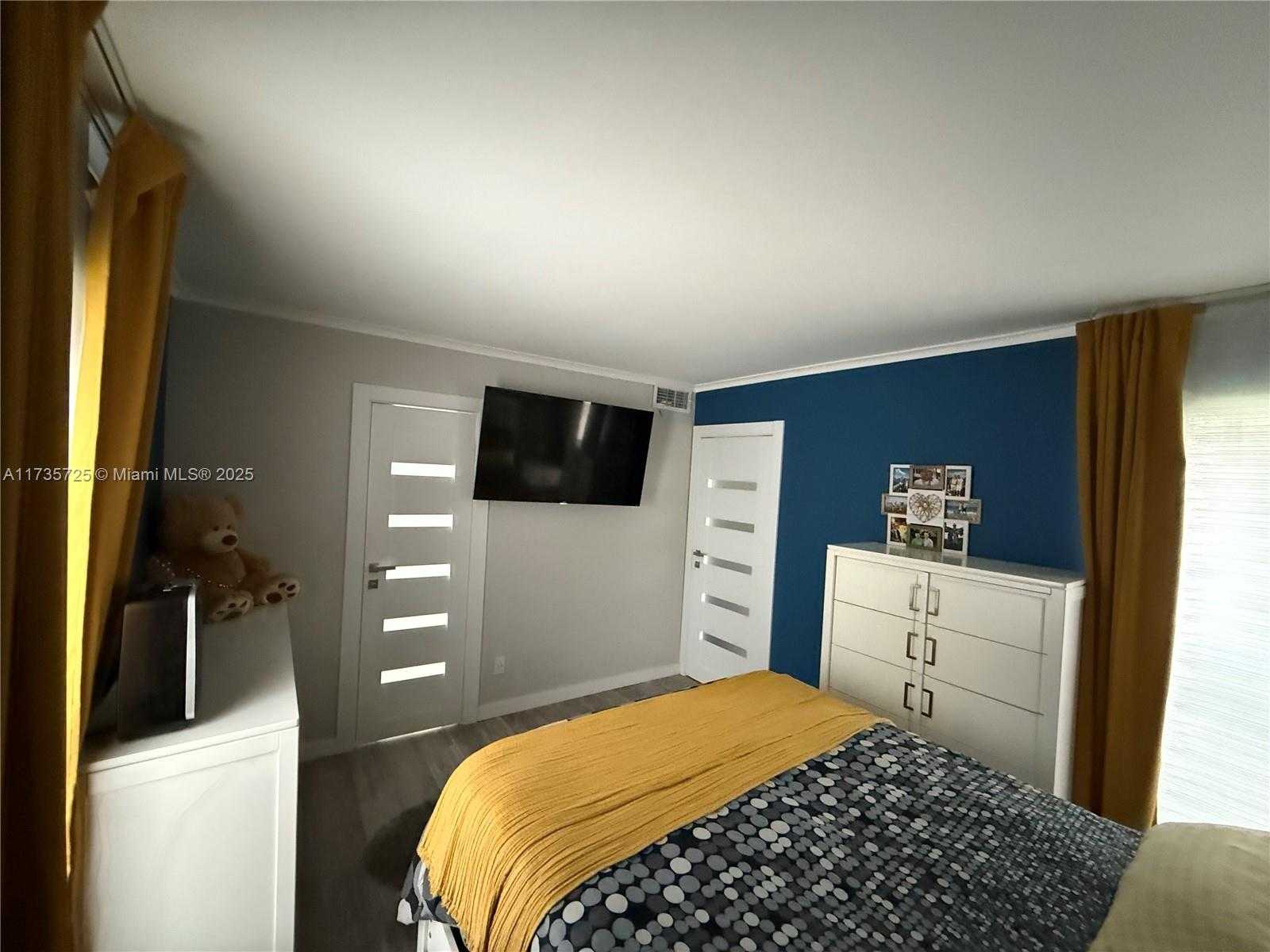 Small Image of 5274 NE 6th Ave, Fort Lauderdale, FL 33334, USA Number 14