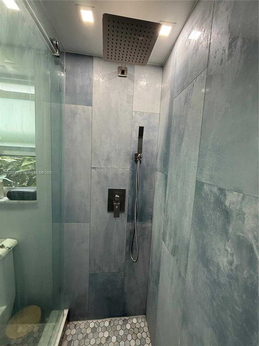 Small Image of 5274 NE 6th Ave, Fort Lauderdale, FL 33334, USA Number 16