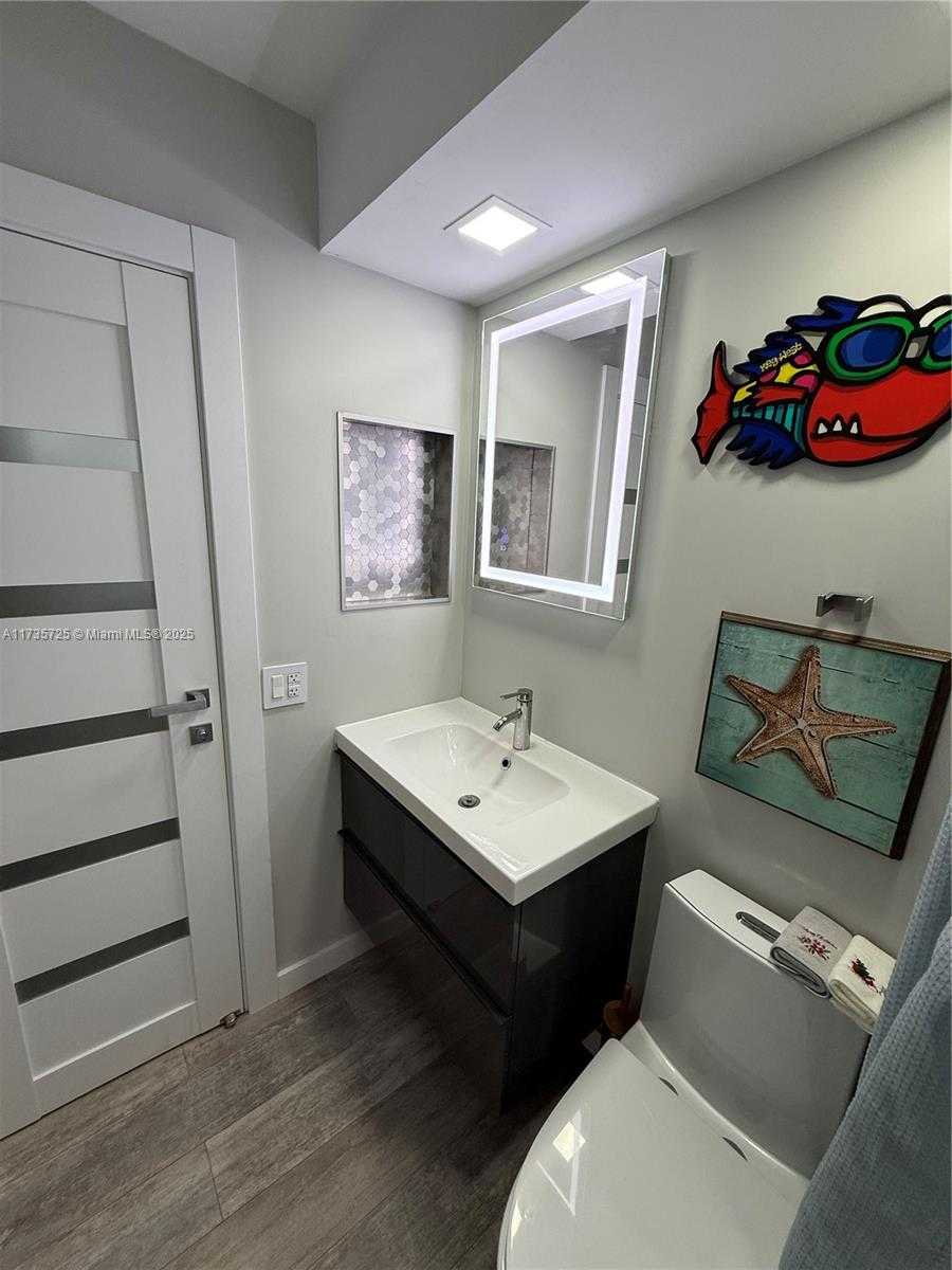 Small Image of 5274 NE 6th Ave, Fort Lauderdale, FL 33334, USA Number 19