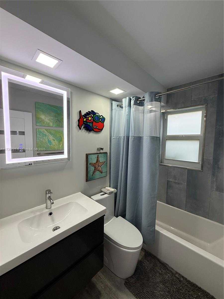 Small Image of 5274 NE 6th Ave, Fort Lauderdale, FL 33334, USA Number 22