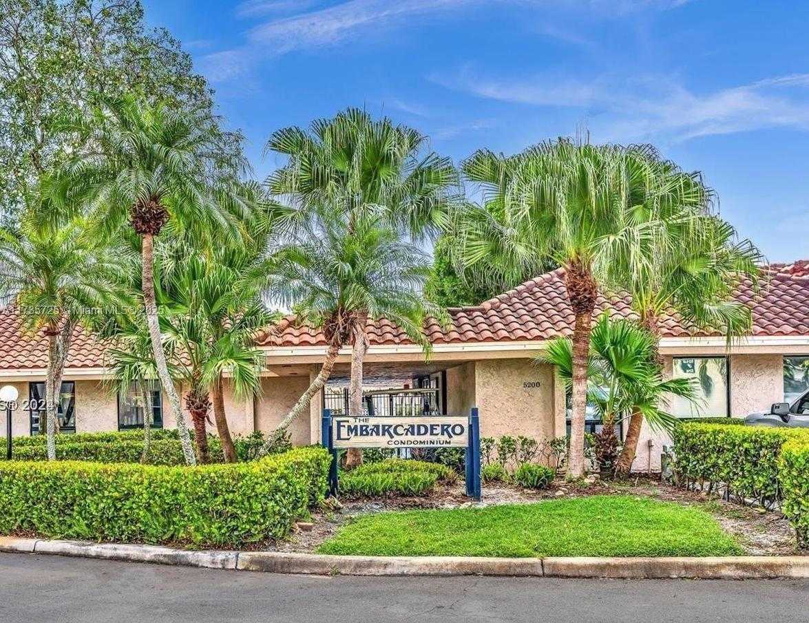 Small Image of 5274 NE 6th Ave, Fort Lauderdale, FL 33334, USA Number 30