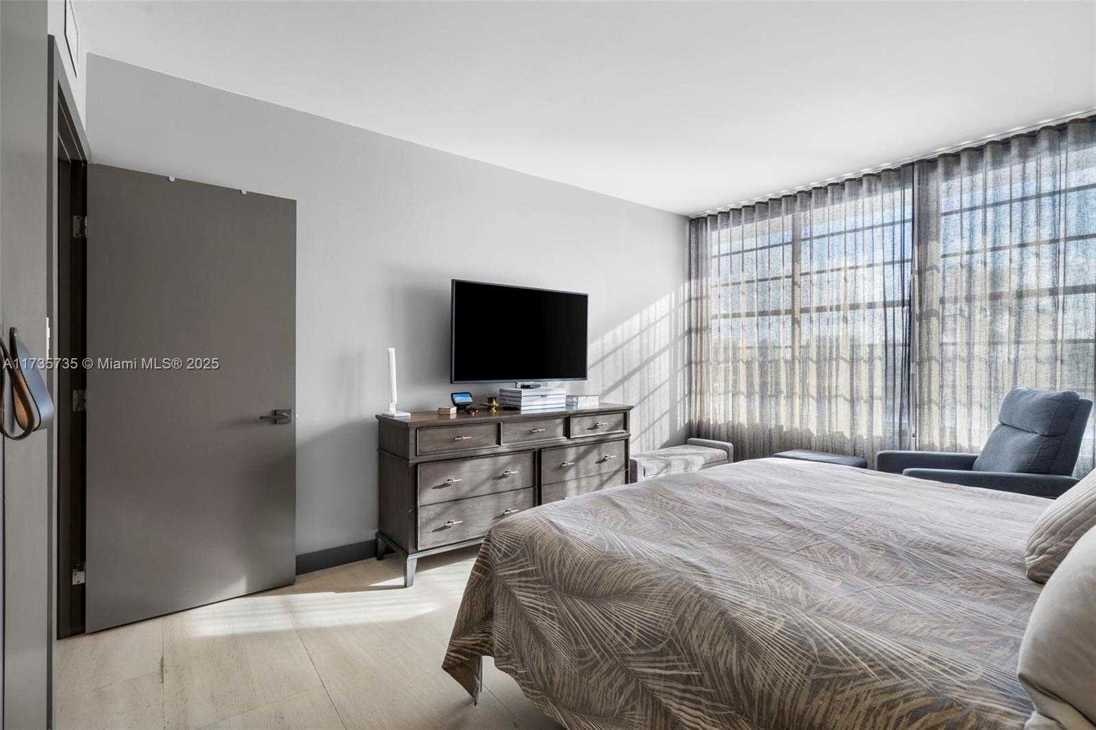 Small Image of 9101 EAST BAY HARBOR DR #405, Bay Harbor Islands Number 19