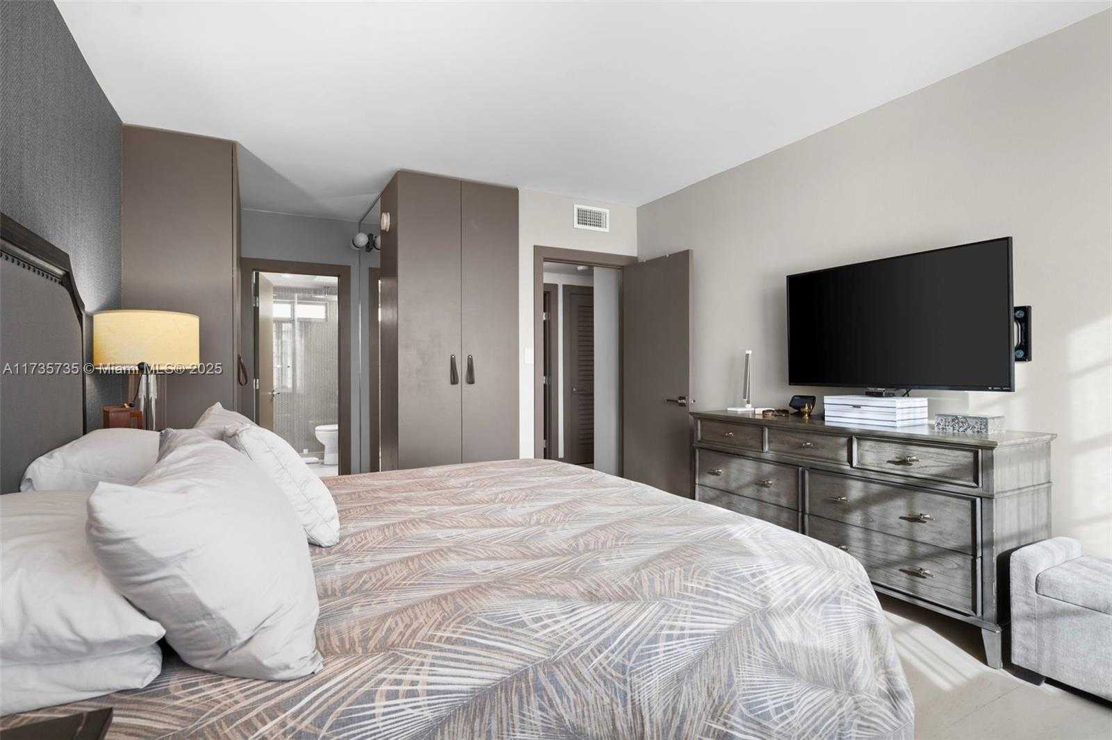 Small Image of 9101 EAST BAY HARBOR DR #405, Bay Harbor Islands Number 20