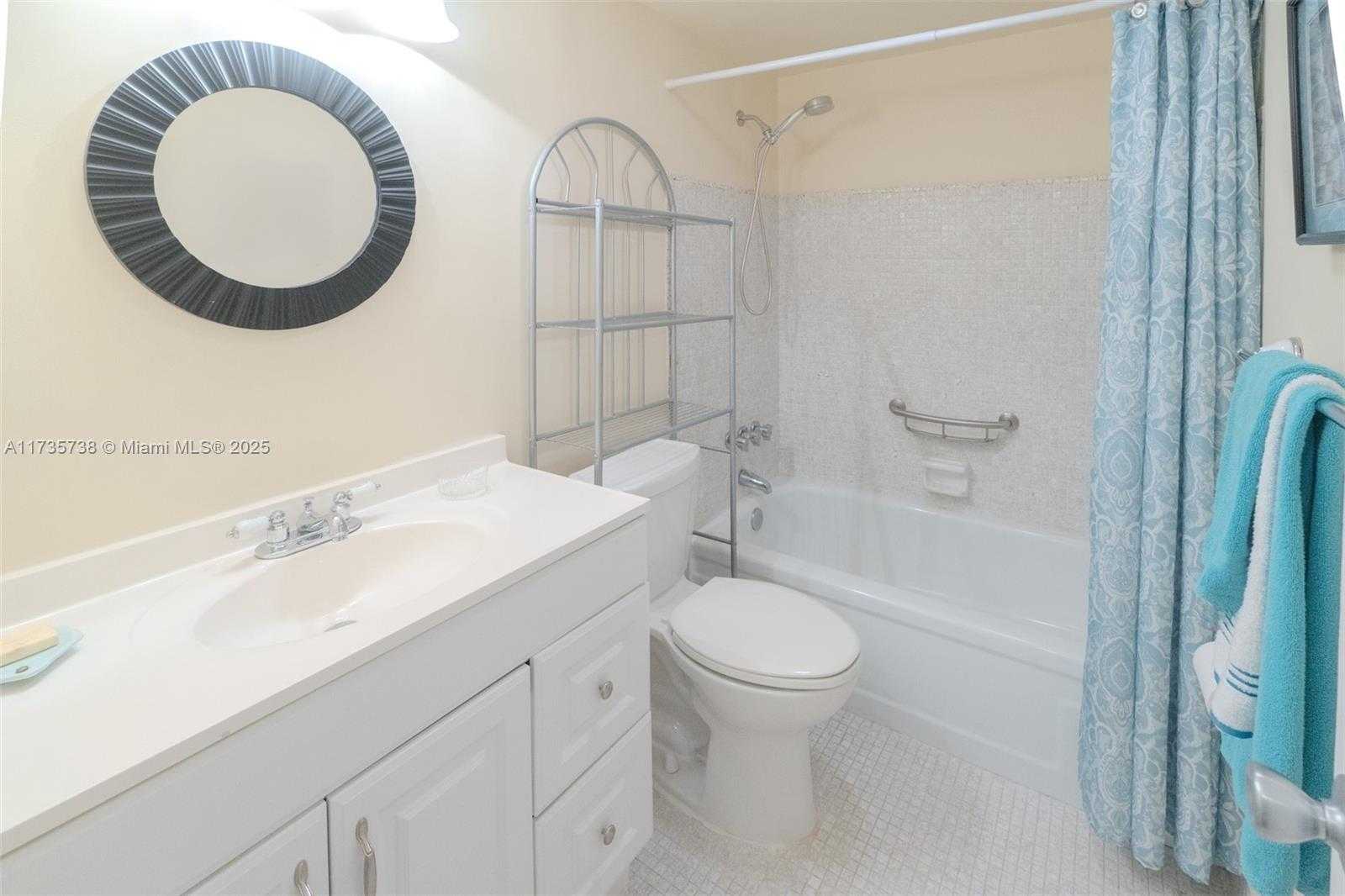 Small Image of 580 EGRET DR #119, Hallandale Beach Number 10
