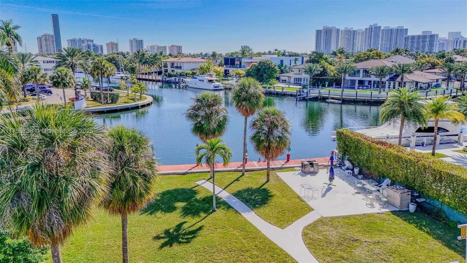Small Image of 580 EGRET DR #119, Hallandale Beach Number 11