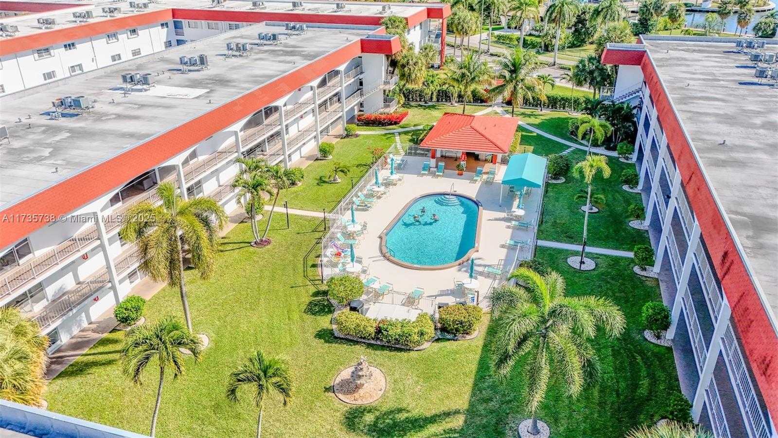 Small Image of 580 EGRET DR #119, Hallandale Beach Number 12