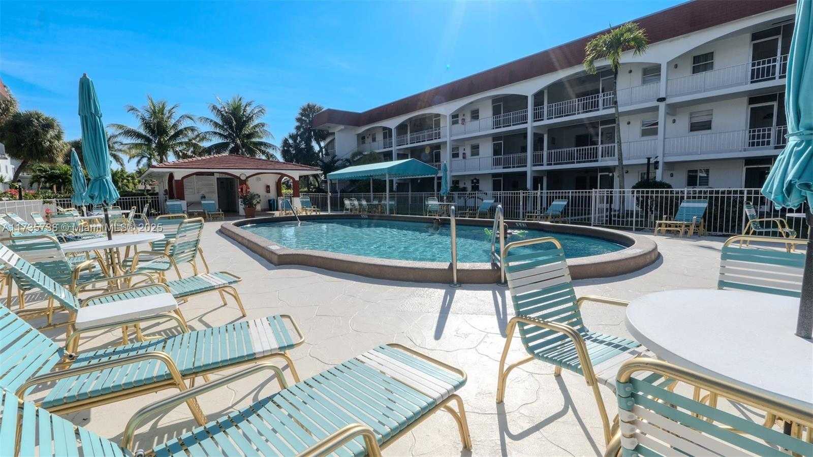 Small Image of 580 EGRET DR #119, Hallandale Beach Number 13