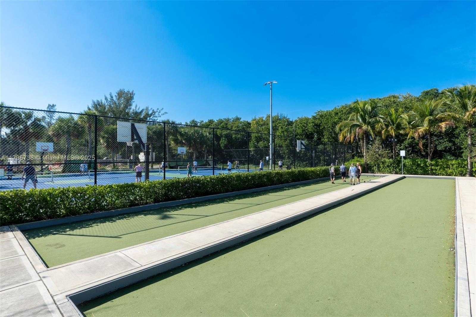 Small Image of 580 EGRET DR #119, Hallandale Beach Number 18