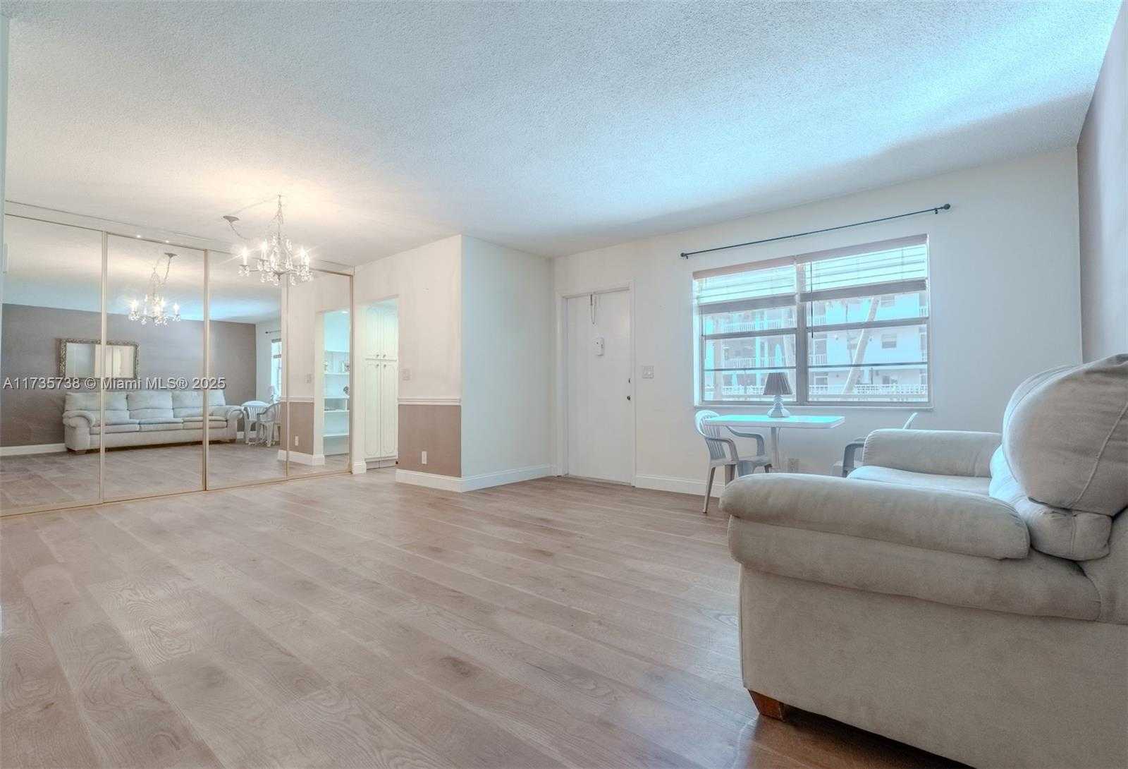 Small Image of 580 EGRET DR #119, Hallandale Beach Number 3