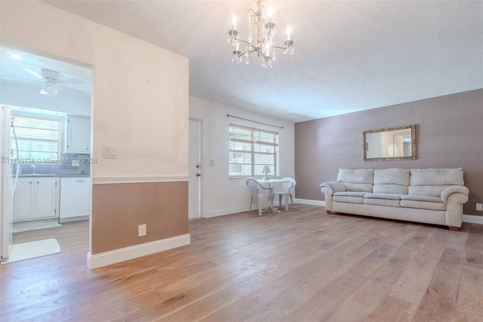 Small Image of 580 EGRET DR #119, Hallandale Beach Number 4
