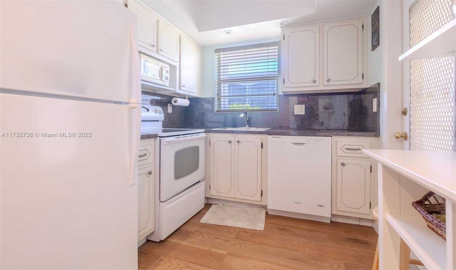 Small Image of 580 EGRET DR #119, Hallandale Beach Number 5