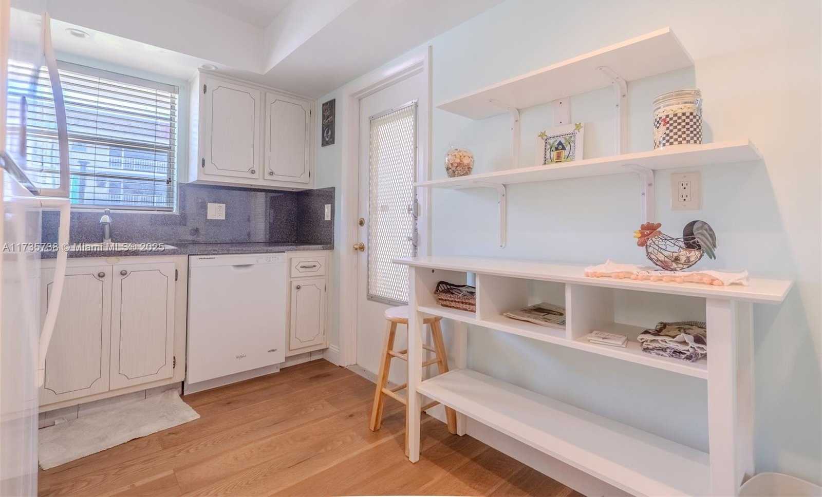 Small Image of 580 EGRET DR #119, Hallandale Beach Number 6