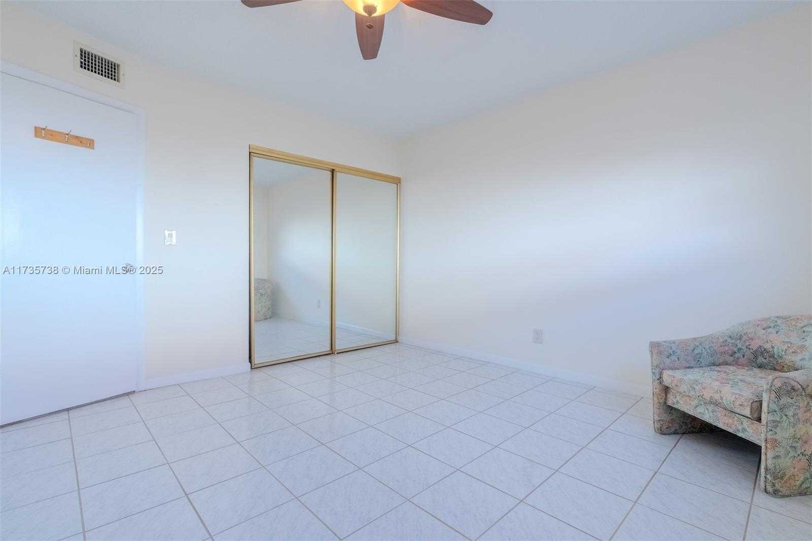 Small Image of 580 EGRET DR #119, Hallandale Beach Number 9