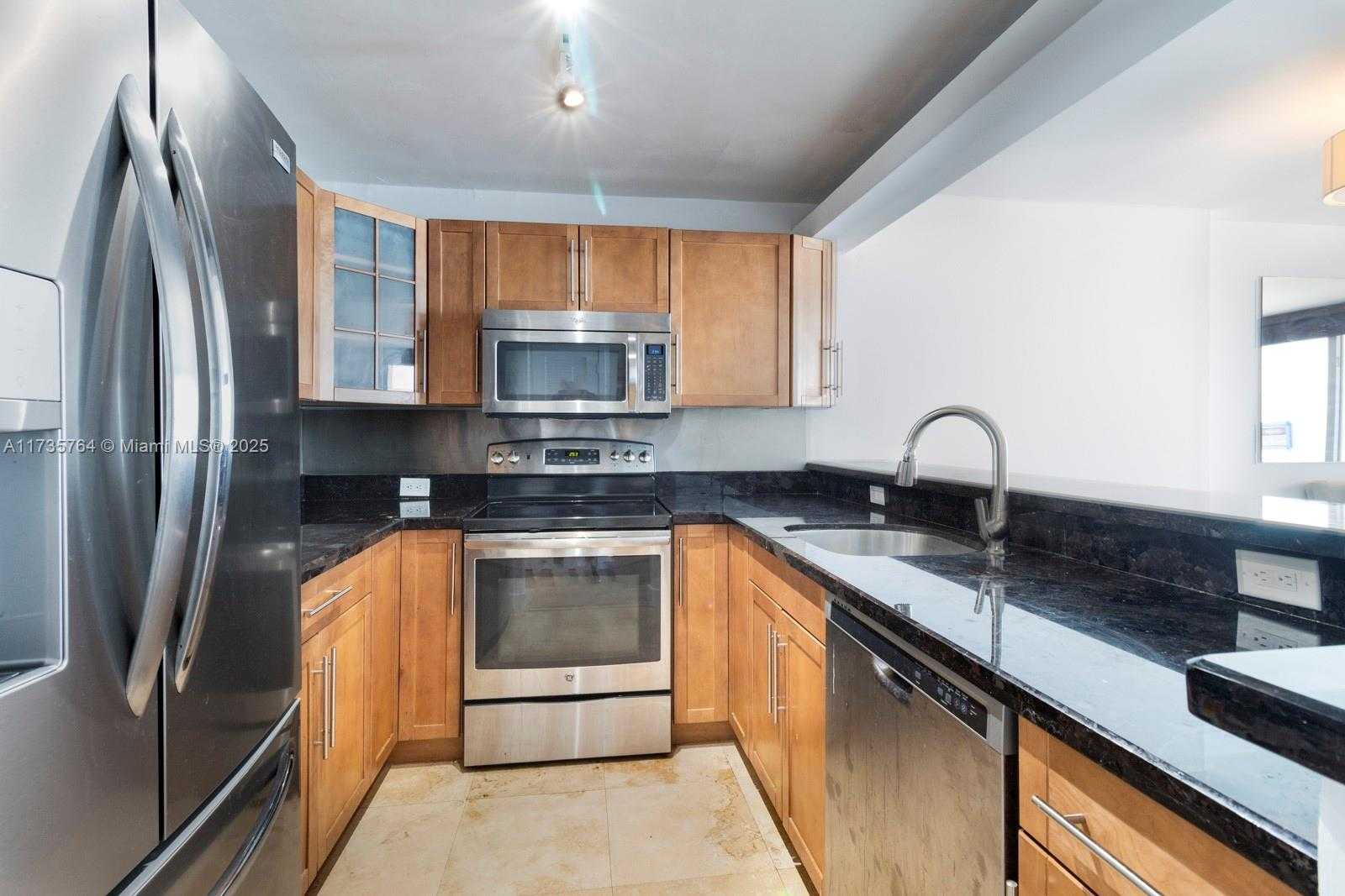 Small Image of 345 OCEAN DR #819, Miami Beach Number 3