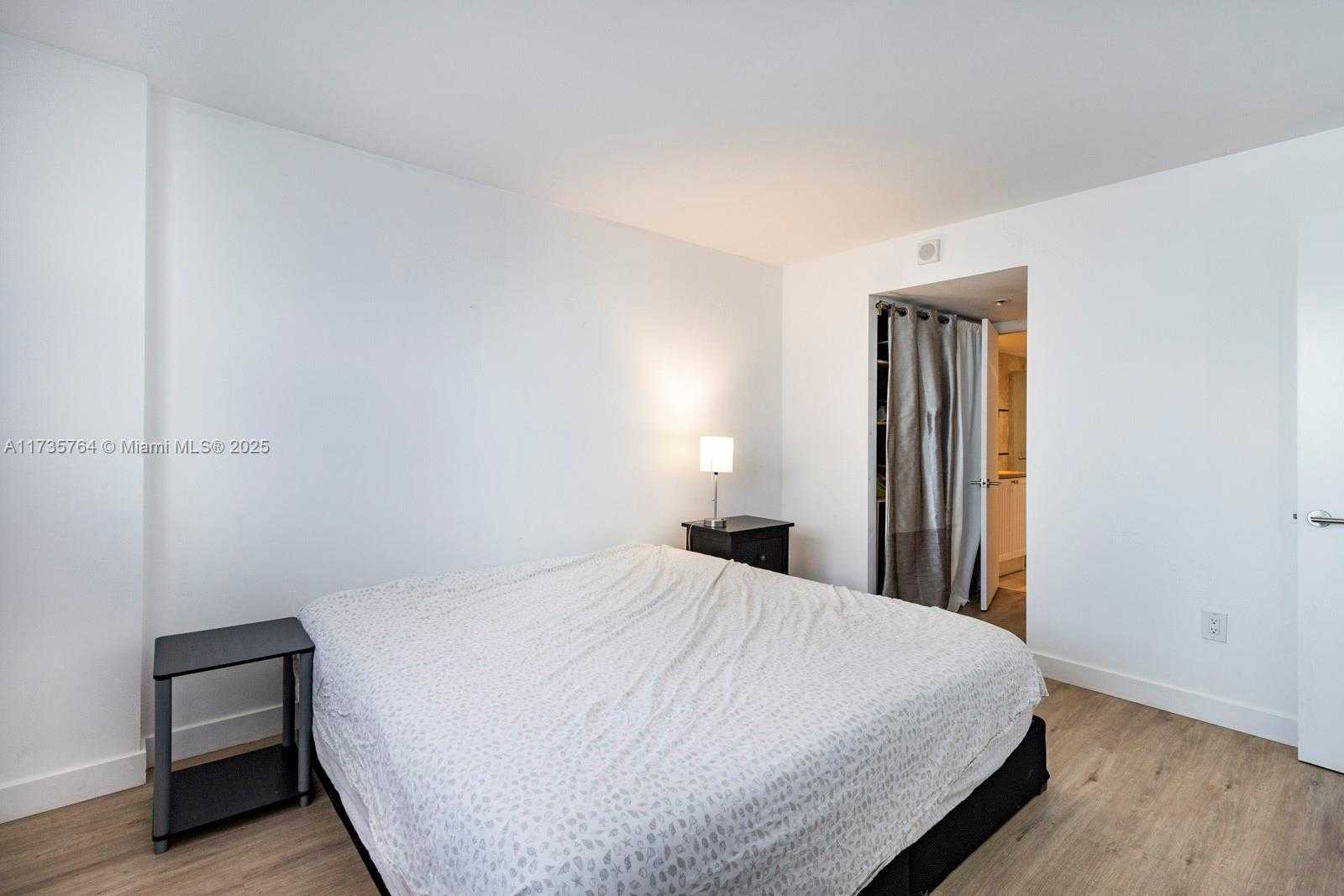 Small Image of 345 OCEAN DR #819, Miami Beach Number 8