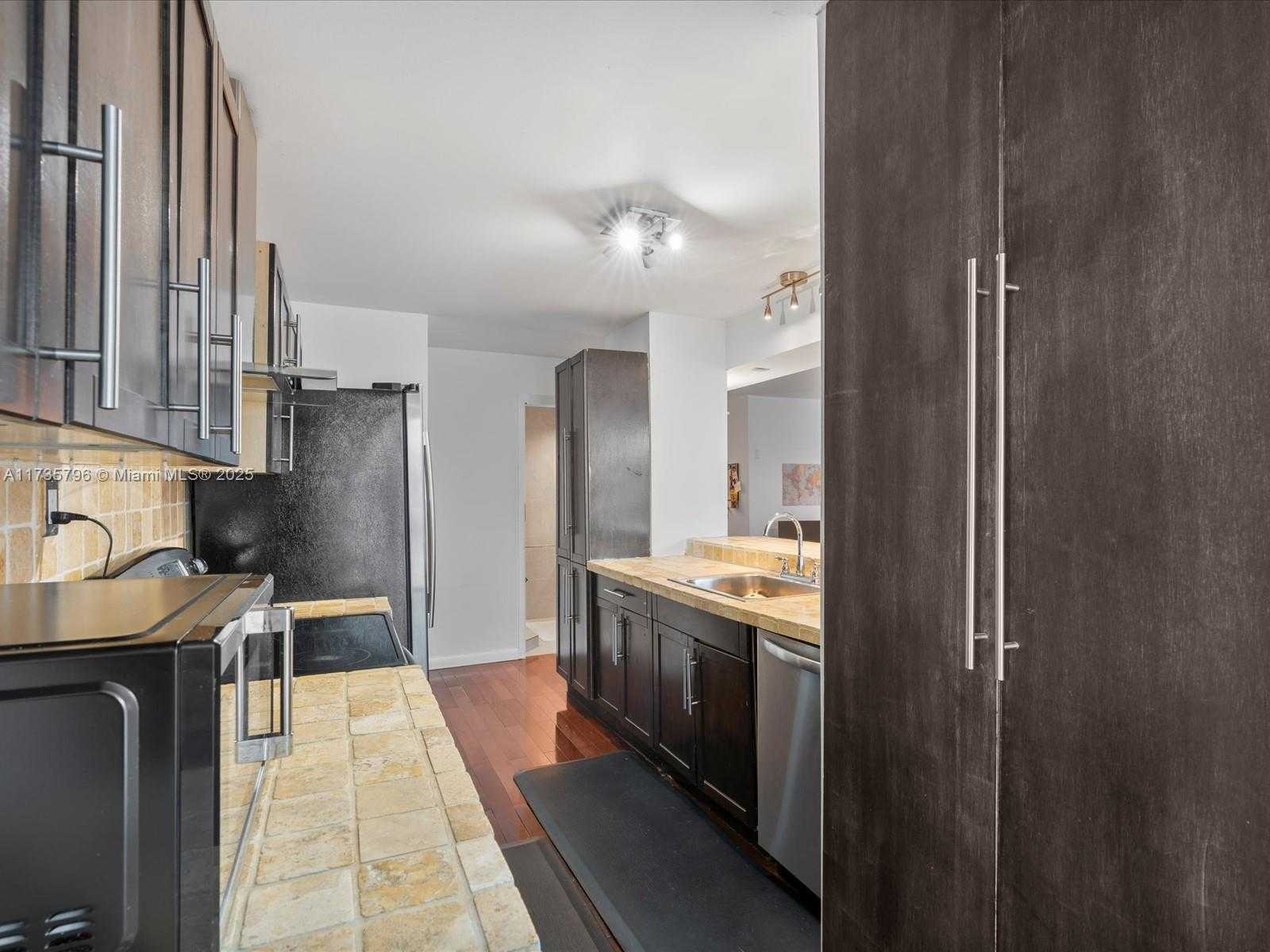 Small Image of 2655 COLLINS AVE #510, Miami Beach Number 18
