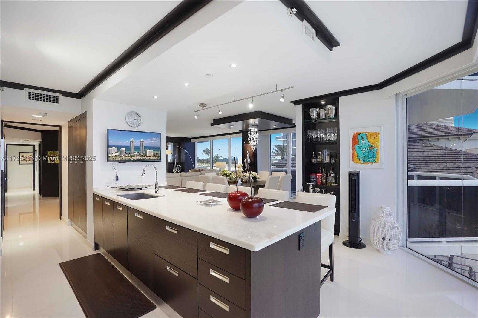 Small Image of 4775 COLLINS AVE #501, Miami Beach Number 13
