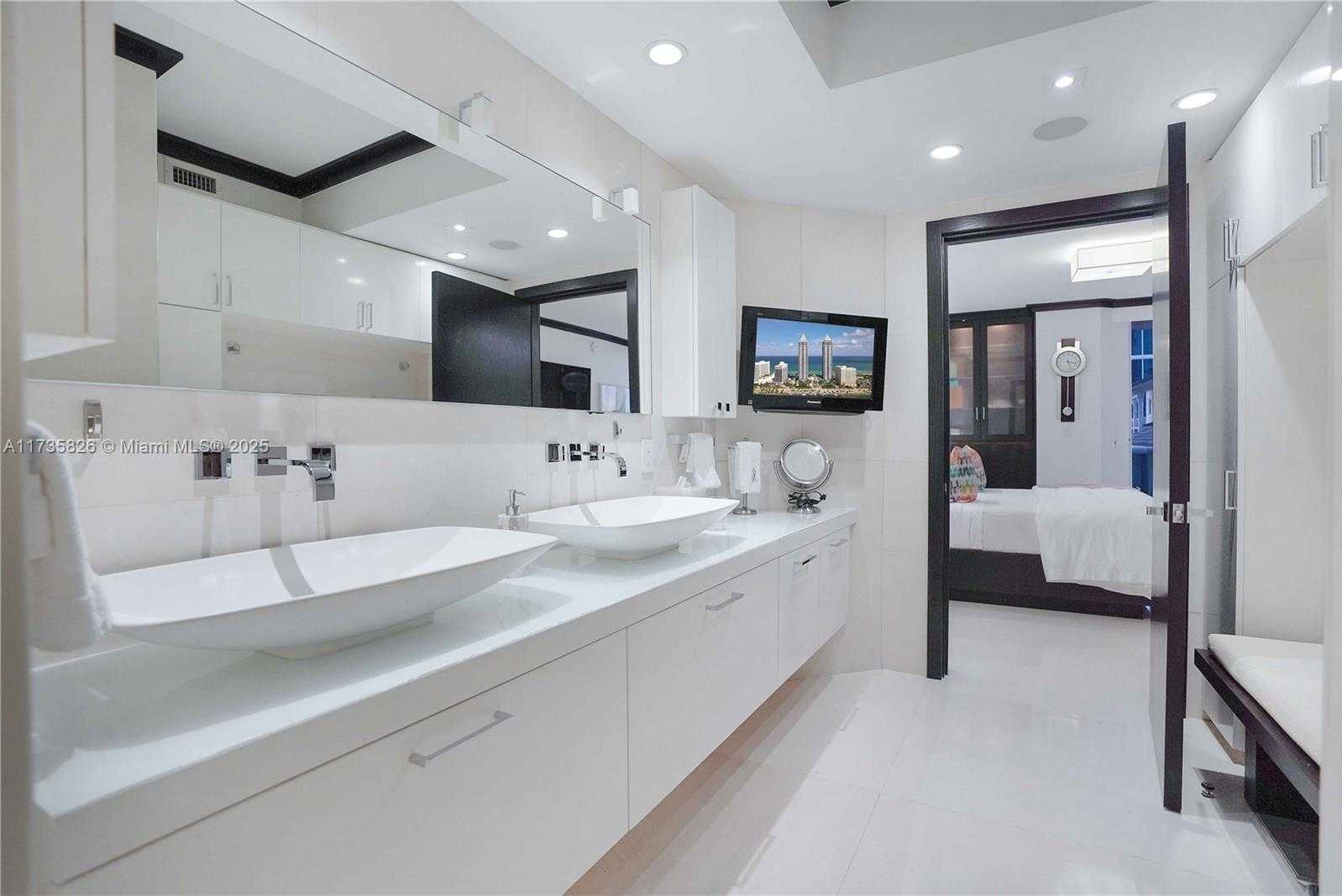 Small Image of 4775 COLLINS AVE #501, Miami Beach Number 26