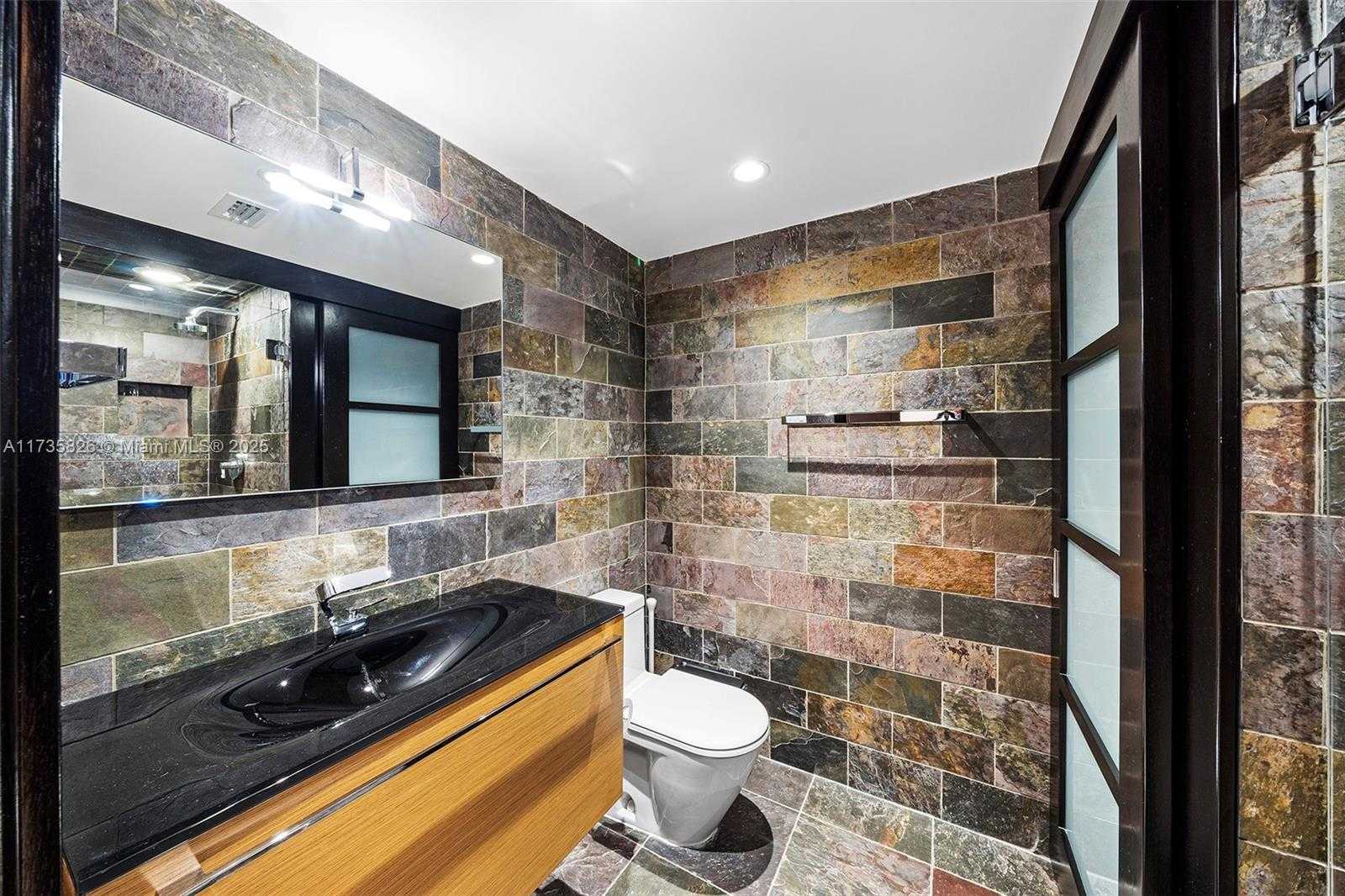 Small Image of 4775 COLLINS AVE #501, Miami Beach Number 31