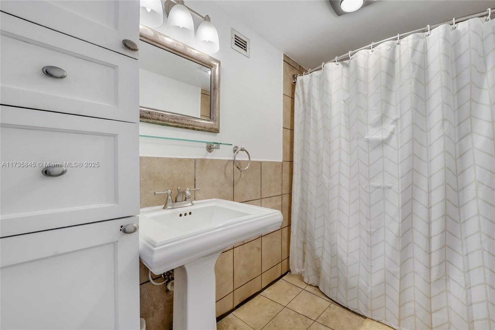 Small Image of 1901 BRICKELL AVE #B905, Miami Number 10