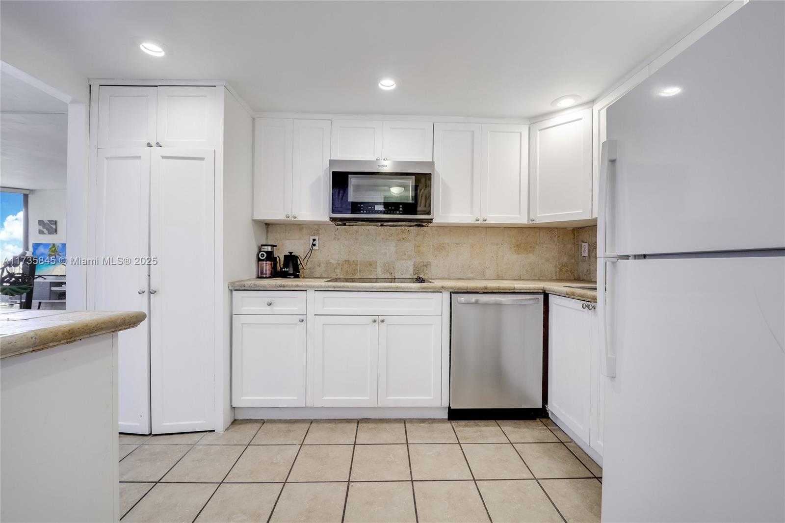 Small Image of 1901 BRICKELL AVE #B905, Miami Number 4
