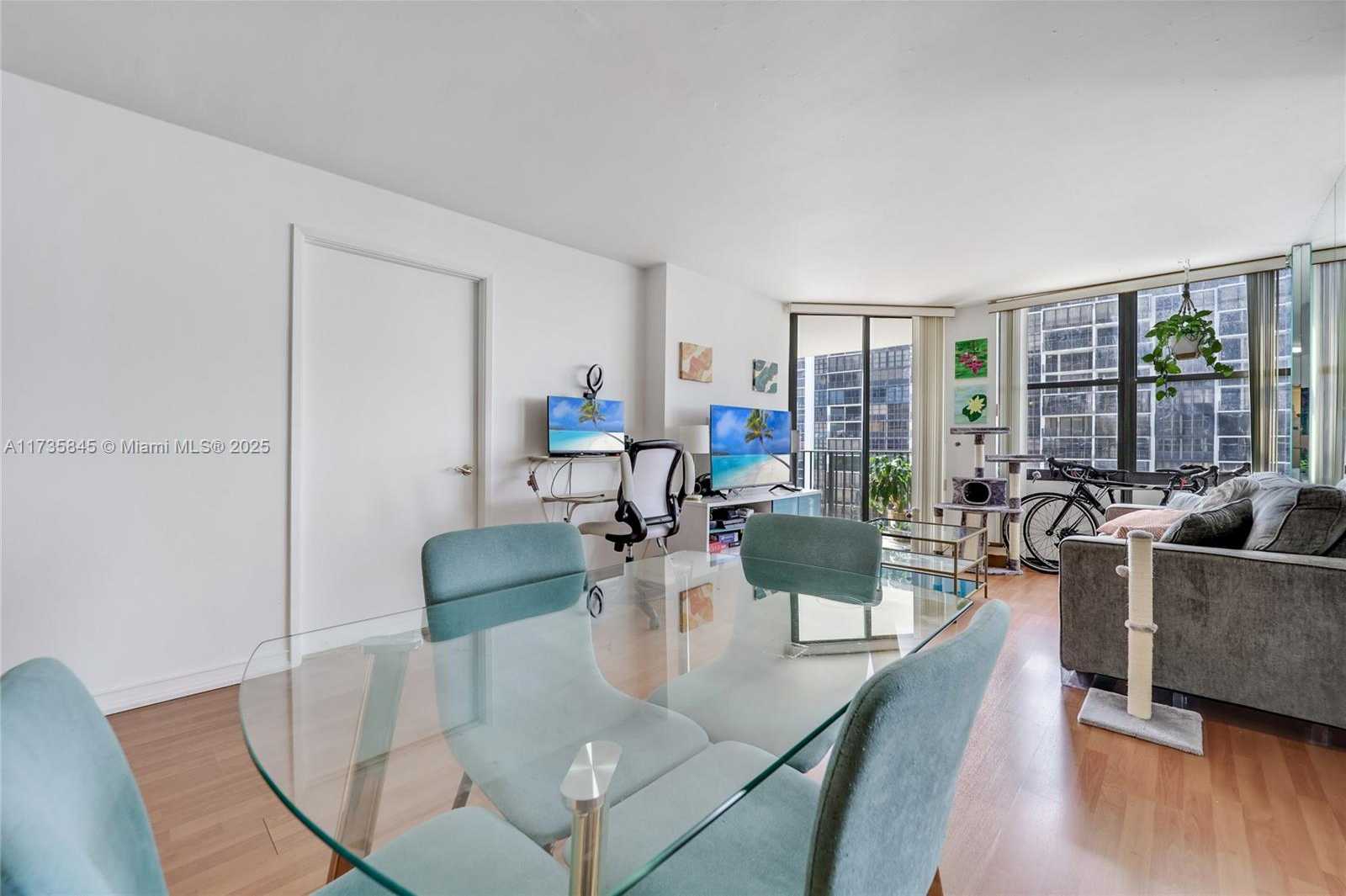 Small Image of 1901 BRICKELL AVE #B905, Miami Number 7