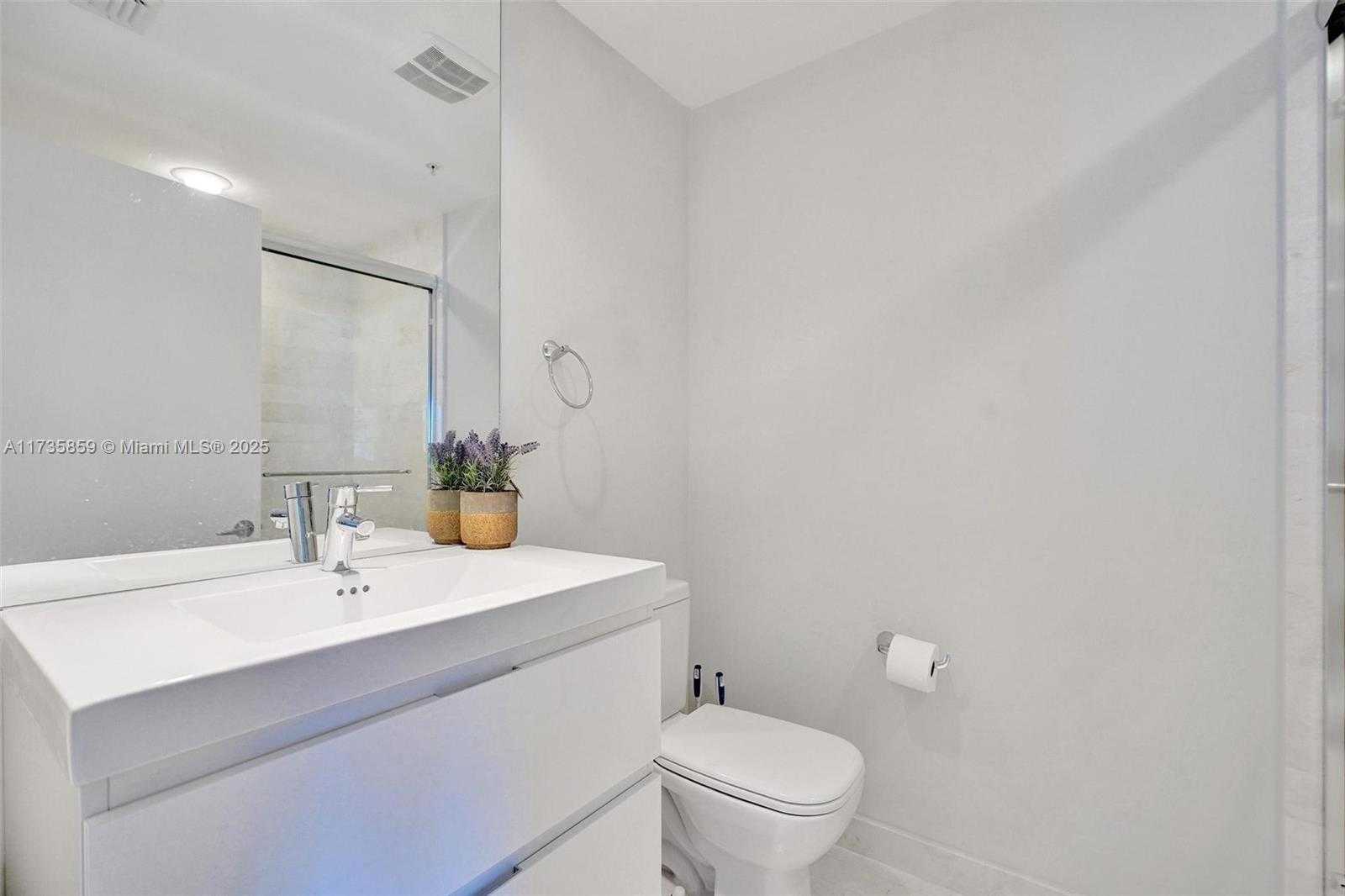Small Image of 17301 BISCAYNE BLVD #708, North Miami Beach Number 11