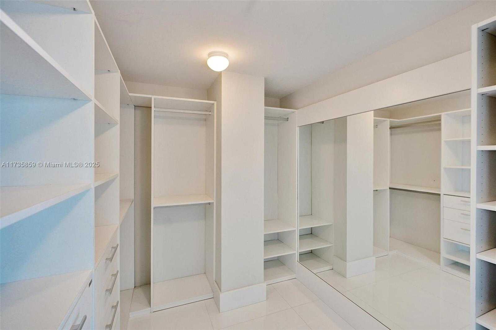 Small Image of 17301 BISCAYNE BLVD #708, North Miami Beach Number 17