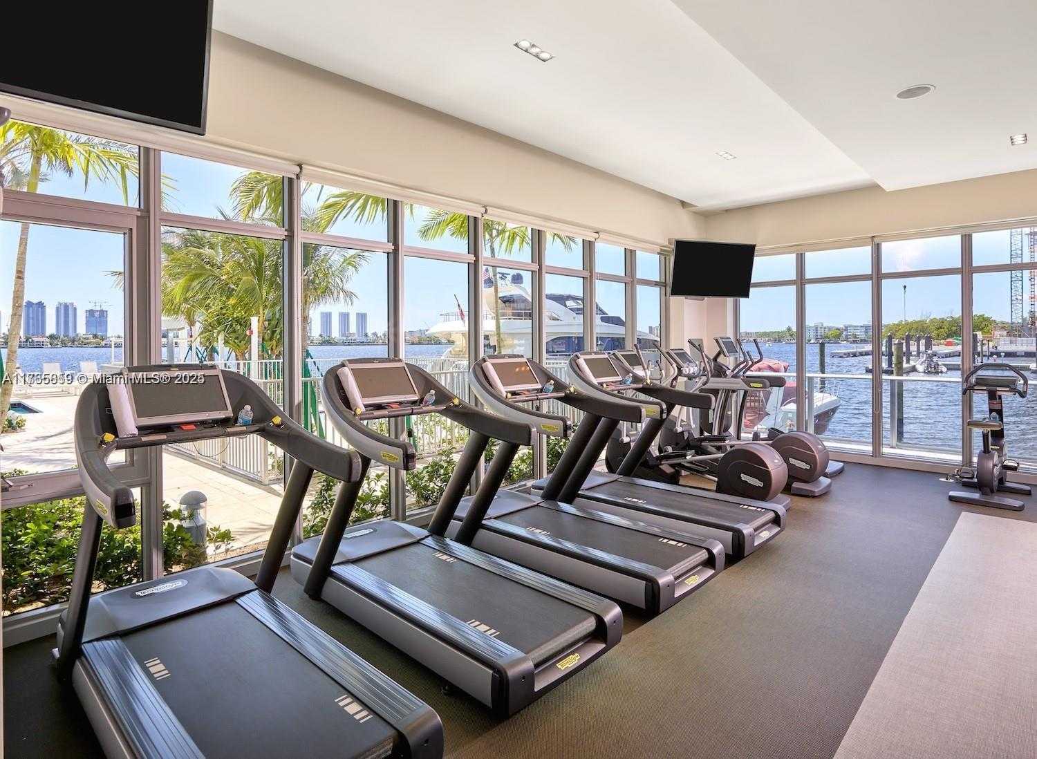 Small Image of 17301 BISCAYNE BLVD #708, North Miami Beach Number 32