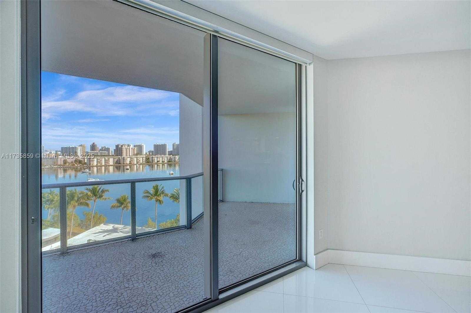 Small Image of 17301 BISCAYNE BLVD #708, North Miami Beach Number 5
