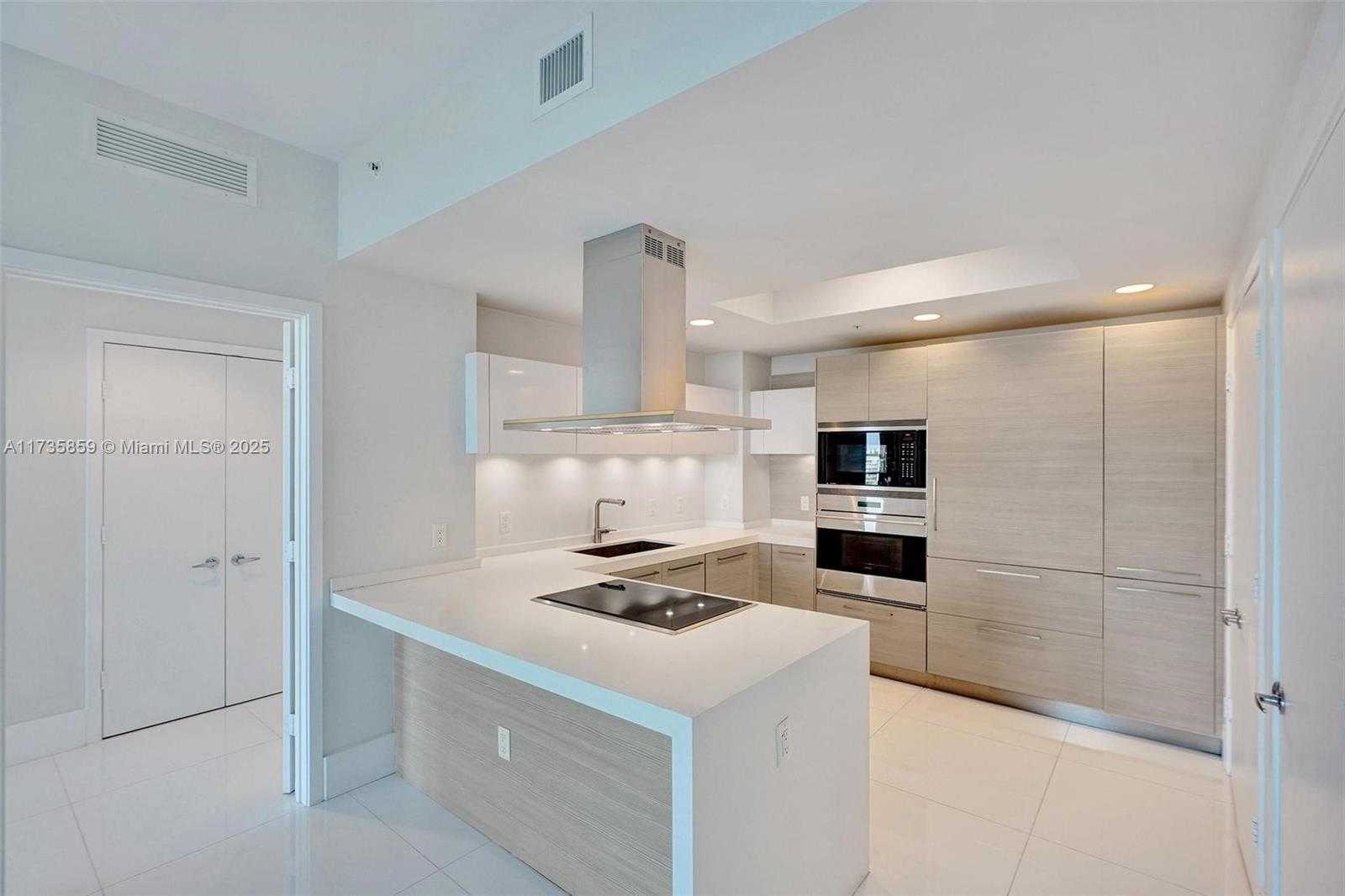Small Image of 17301 BISCAYNE BLVD #708, North Miami Beach Number 7