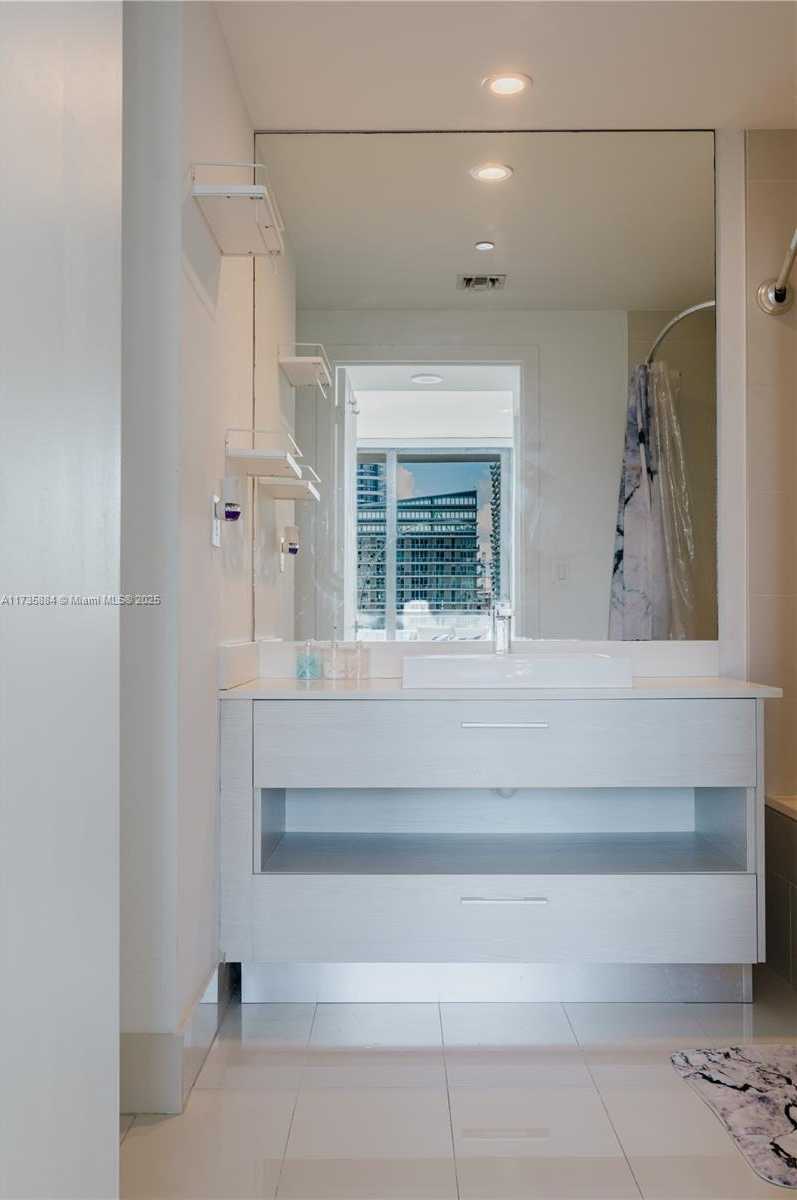 Small Image of 55 SOUTH WEST 9TH ST #3005, Miami Number 16