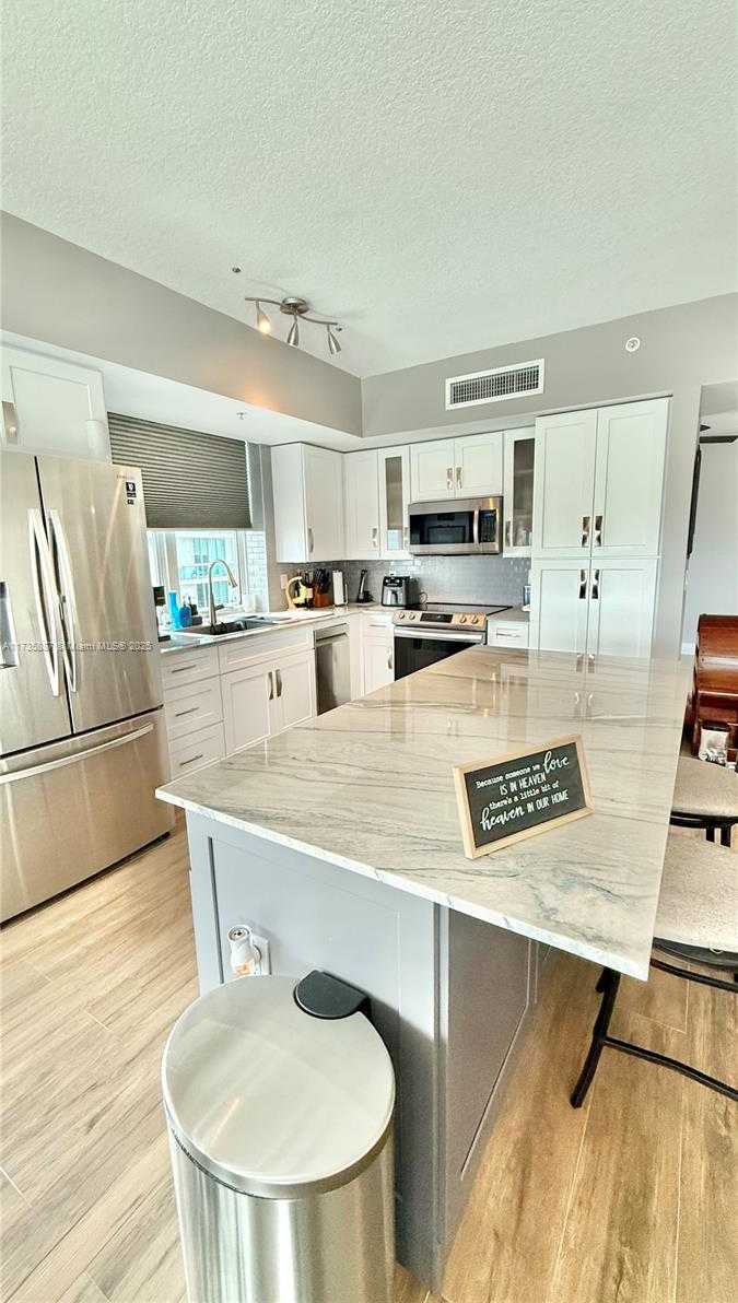 Small Image of 7910 HARBOR ISLAND DR #911, North Bay Village Number 17