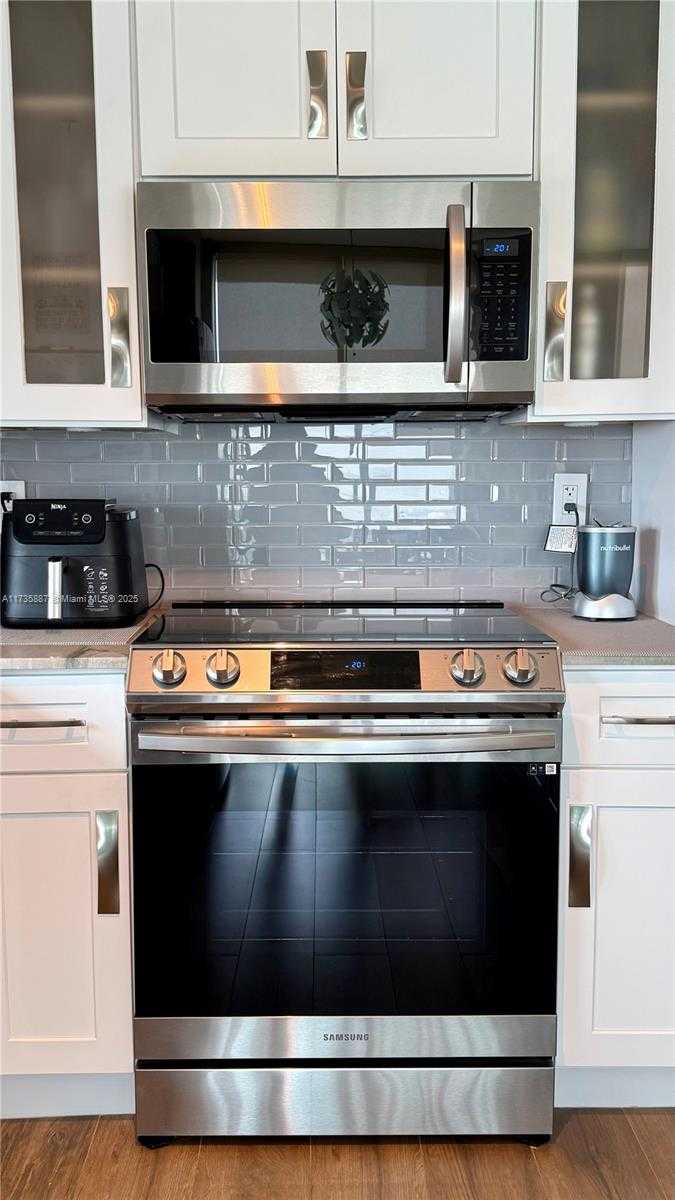 Small Image of 7910 HARBOR ISLAND DR #911, North Bay Village Number 19