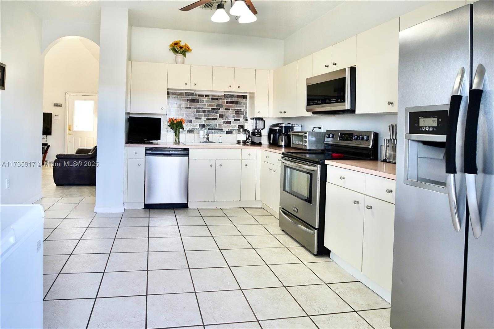 Small Image of 12859 SOUTH WEST 49TH CT, Miramar Number 4