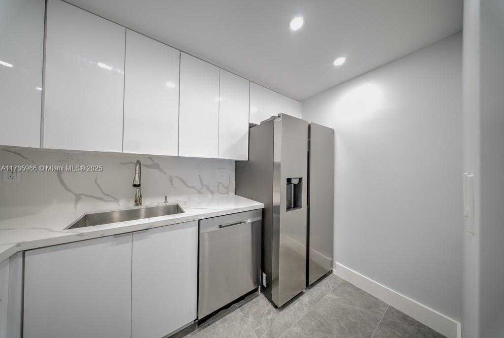 Small Image of 2899 COLLINS AVE #1203, Miami Beach Number 10