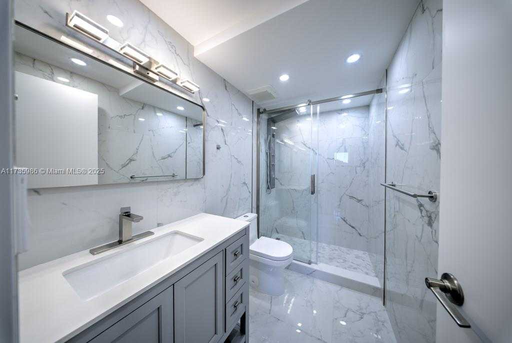 Small Image of 2899 COLLINS AVE #1203, Miami Beach Number 14