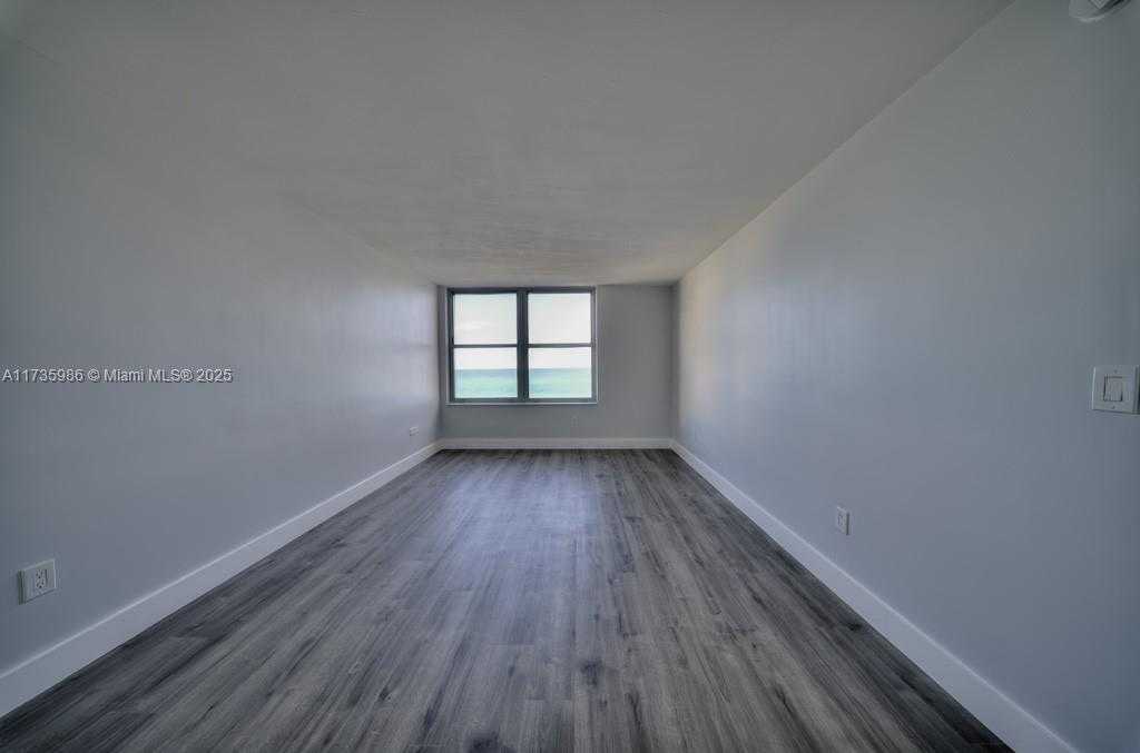Small Image of 2899 COLLINS AVE #1203, Miami Beach Number 16