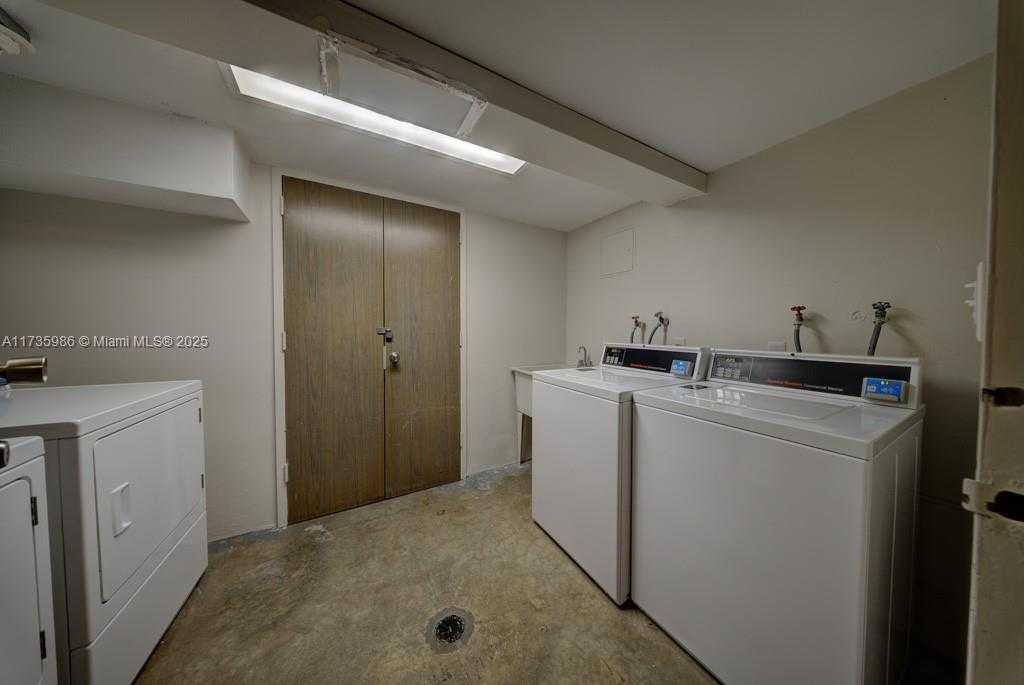 Small Image of 2899 COLLINS AVE #1203, Miami Beach Number 20