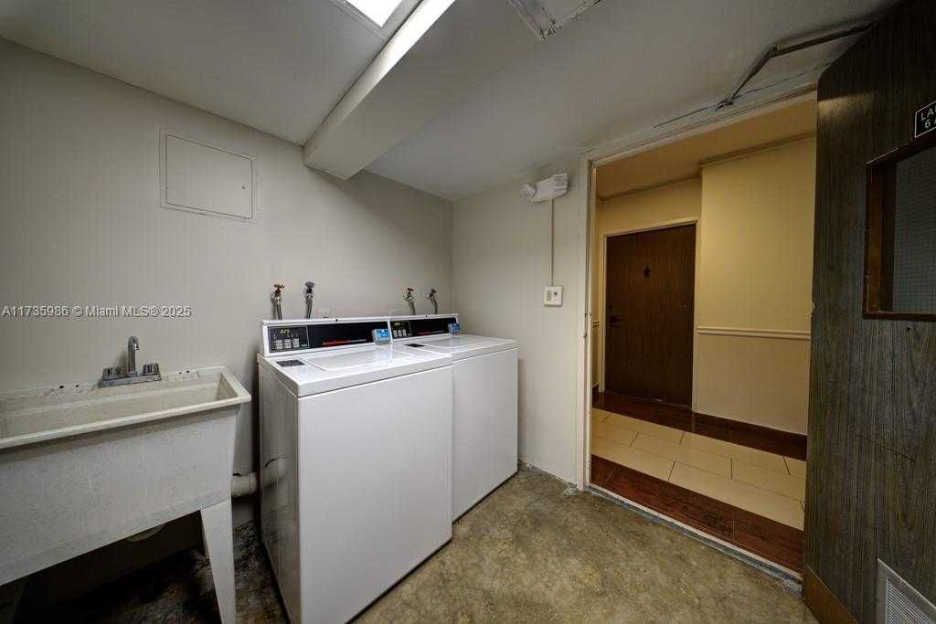Small Image of 2899 COLLINS AVE #1203, Miami Beach Number 22