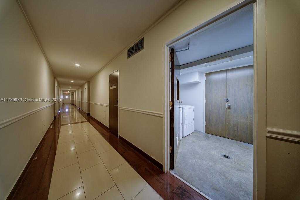 Small Image of 2899 COLLINS AVE #1203, Miami Beach Number 23