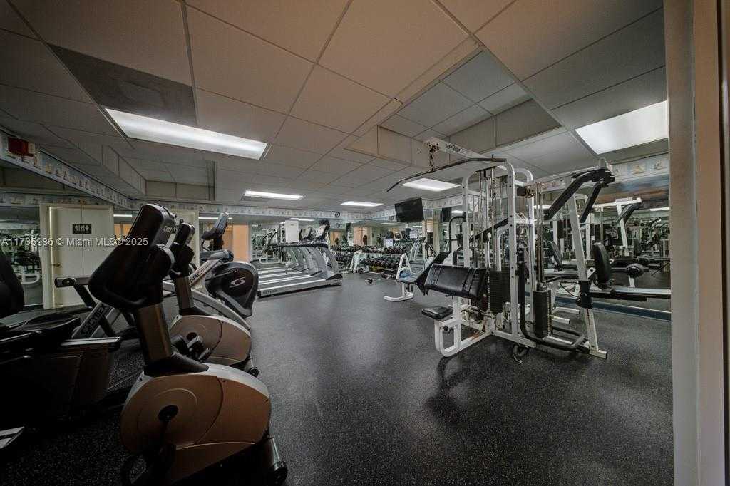 Small Image of 2899 COLLINS AVE #1203, Miami Beach Number 24