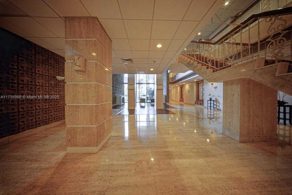 Small Image of 2899 COLLINS AVE #1203, Miami Beach Number 25