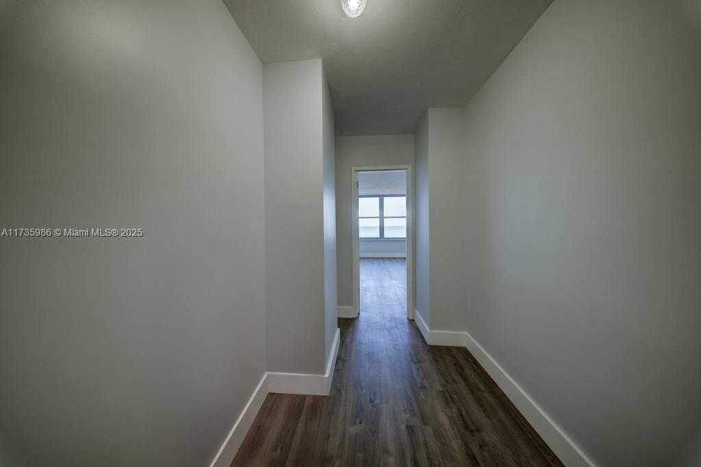 Small Image of 2899 COLLINS AVE #1203, Miami Beach Number 6