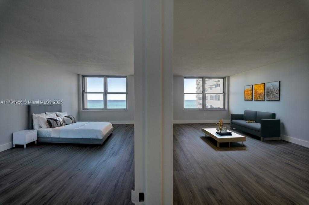 Small Image of 2899 COLLINS AVE #1203, Miami Beach Number 8
