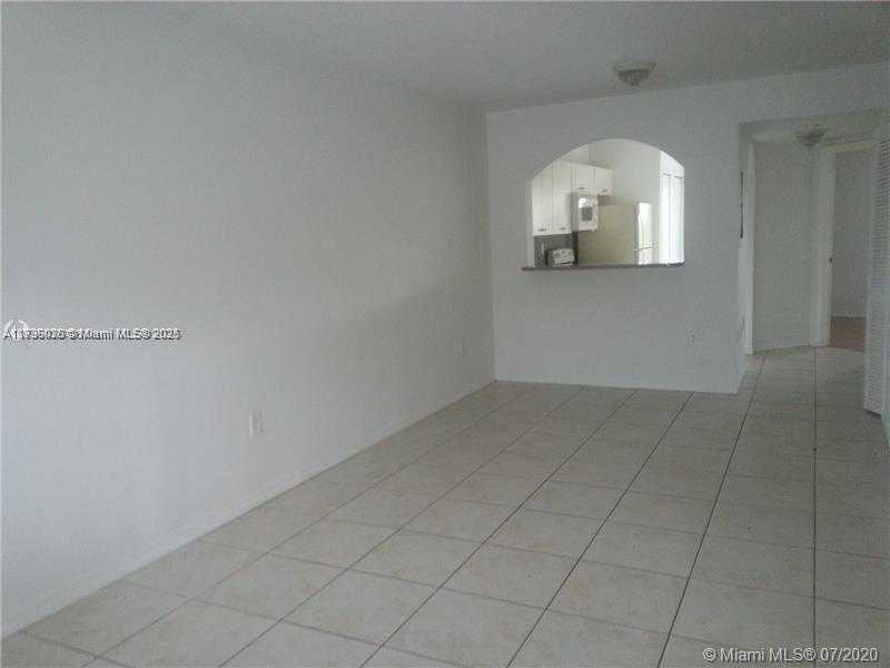 Small Image of 940 NE 33rd Terrace, Homestead, FL 33033, USA Number 2